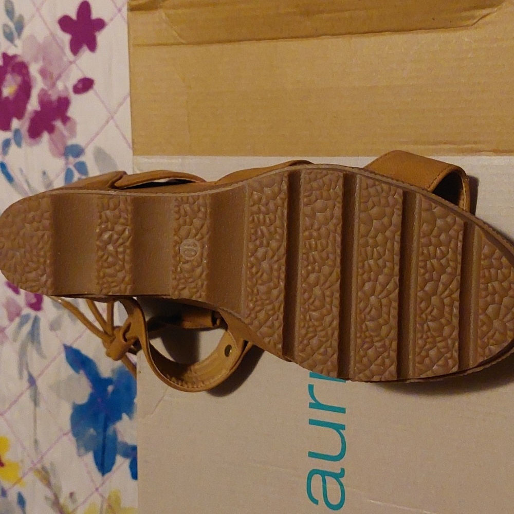 shoe - Picture 3 of 5